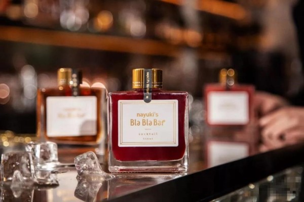 国潮来袭|“开挂”的奈雪的茶如何引领茶饮新国风？