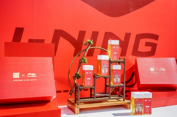 国潮来袭|“开挂”的奈雪的茶如何引领茶饮新国风？