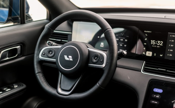 32.8万提车理想ONE汽车，气势不输路虎揽胜 续航800KM